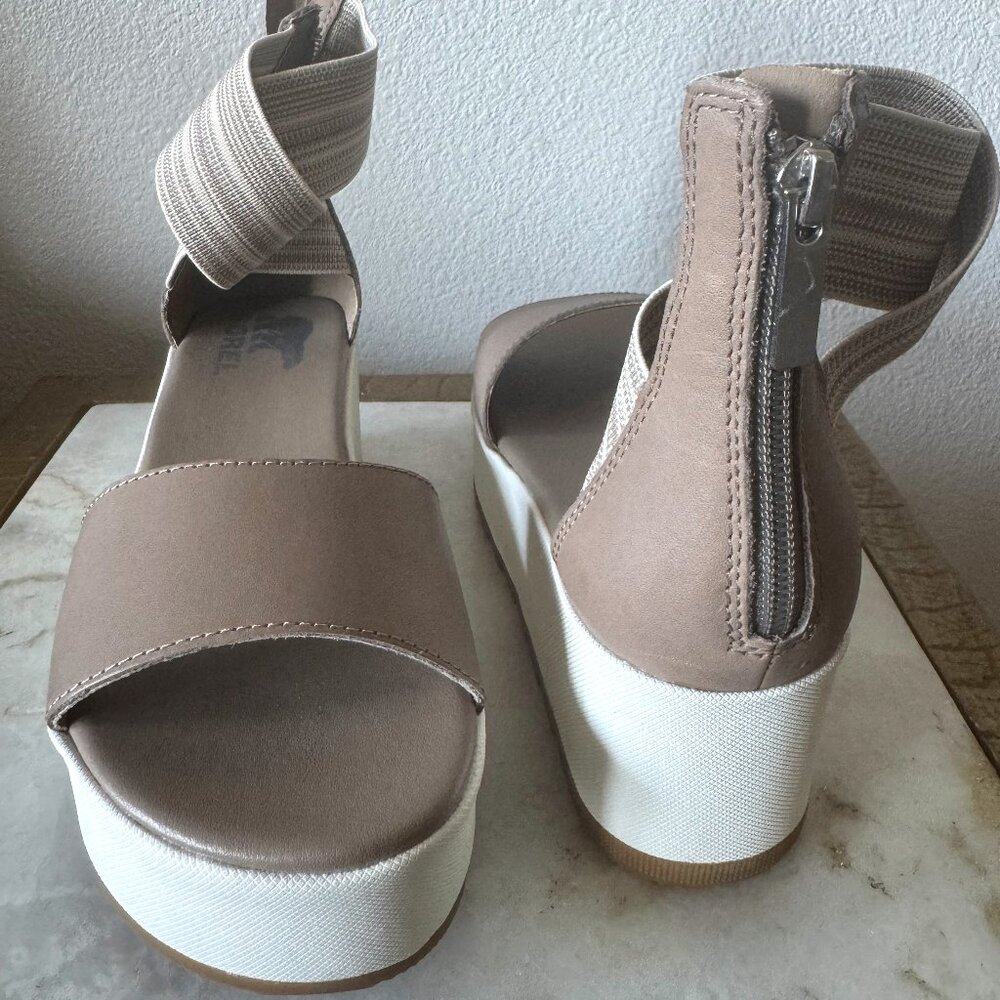 Sorel Cameron Flatform Ankle Strap Sandals Tan and White